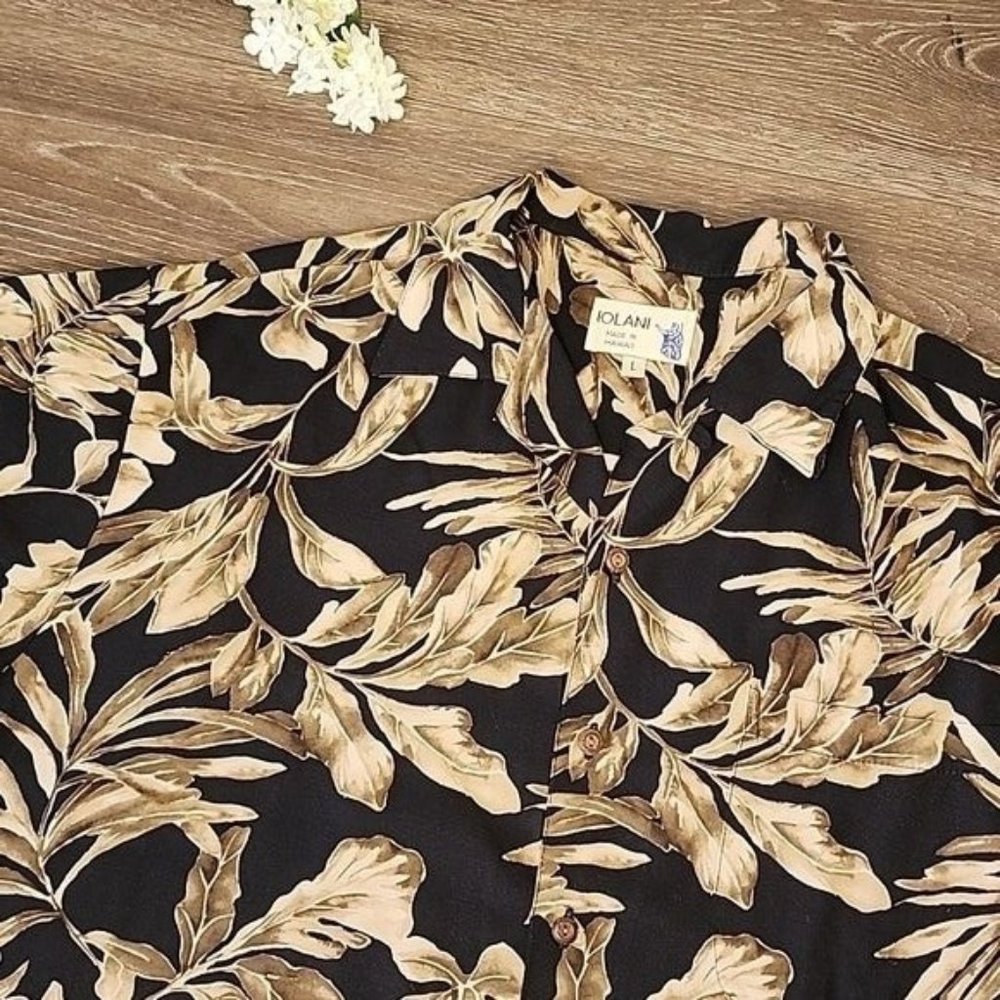 Iolani Hawaiian Aloha Shirt Men's‎ Large 100% Rayon Floral